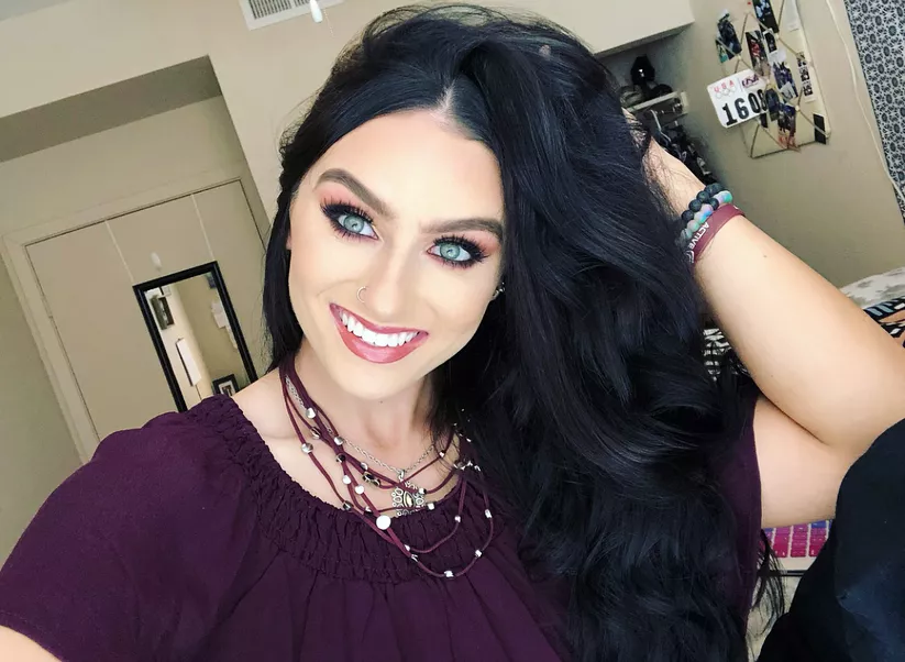 Black Hair / Green Eyes posted by kxgrif