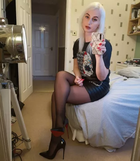 Black hose, red soles by jpx82