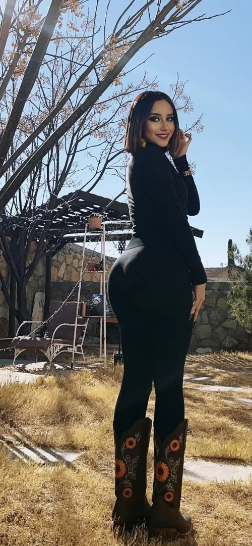 Black leggings by __baabeeymooon23