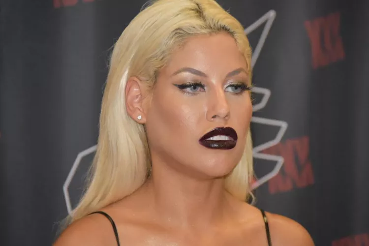 Black lips by Hairy-Examination441