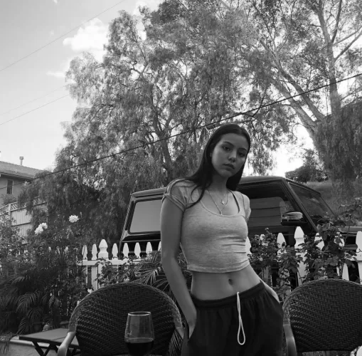 Black & white garden shot by LayDownYourBurdens