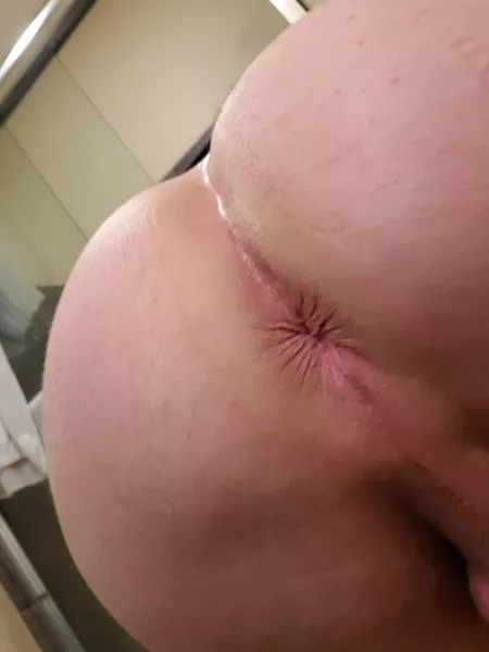 Bleached waxed and virgin... DMs open by Tricky_Pie_9553