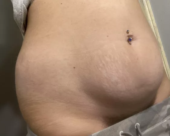 Bloat and little hang from my in the middle of the night Burger King run . Stuffed, gas, belly pain! Looking to chat! by Blondebbygirl34