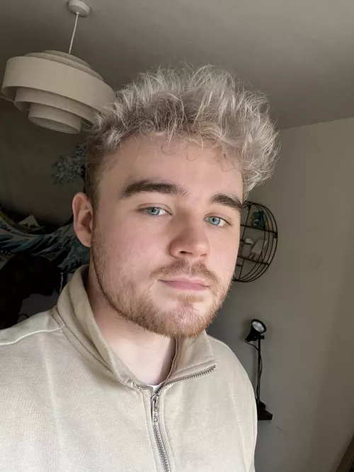 blond hair don’t care by Jaberun