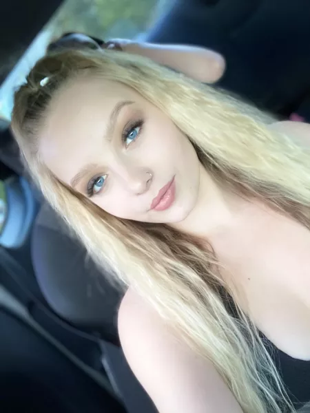 Blonde babe ☺️ by PearlBaby02