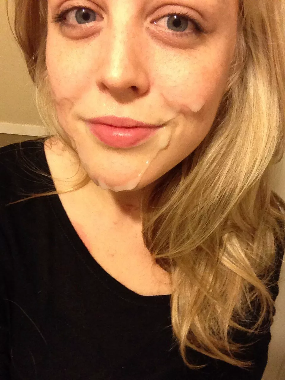 ?Blonde Cumselfie posted by sockslice