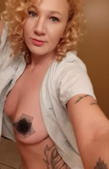 Blonde hair, blue eyed milf? 😘 by badrianna197