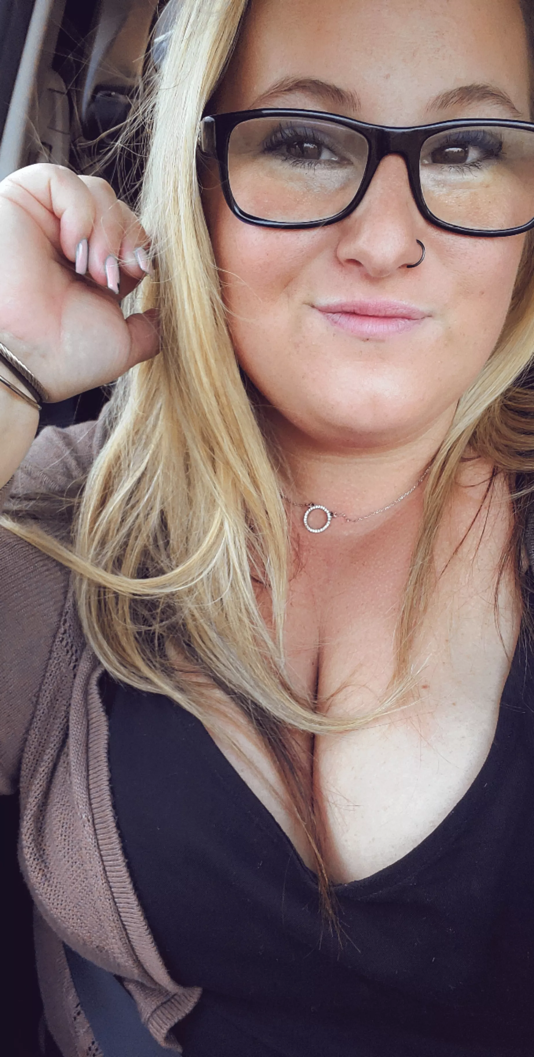 Blonde hair ✔️ Glasses ✔️ Cute face ✔️ posted by rachellerose7