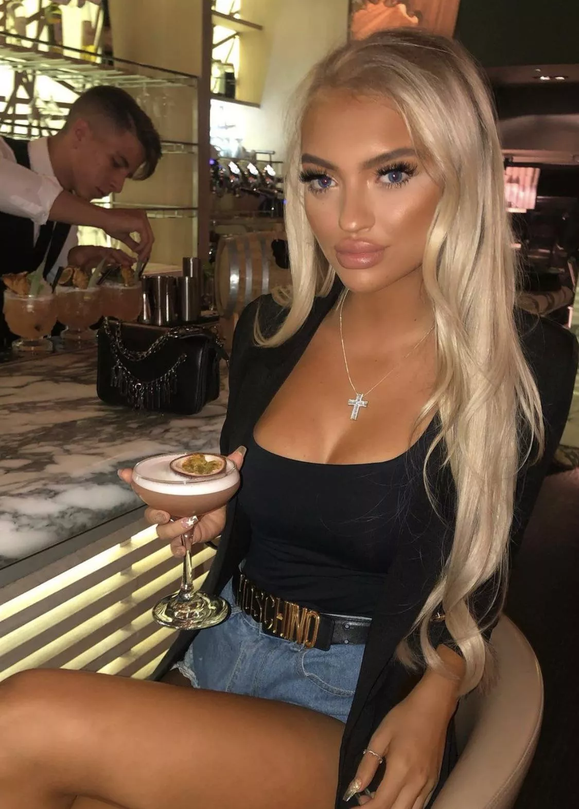 Blonde posted by round_plastic