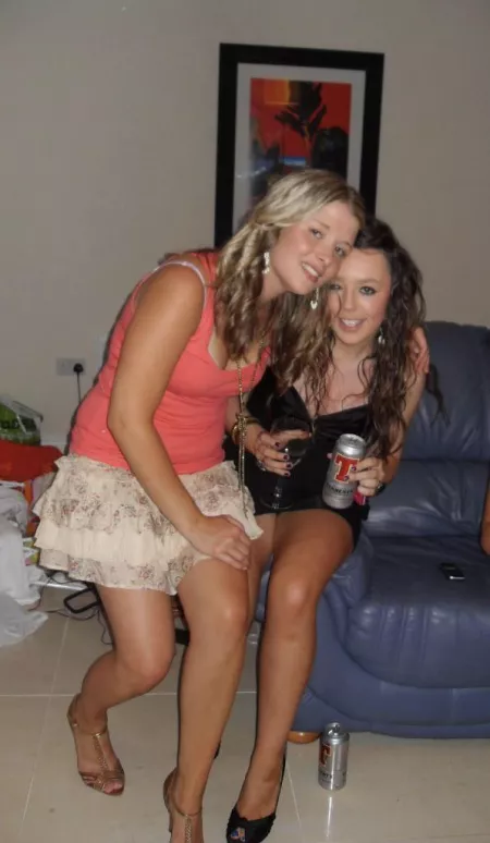 Blonde or brunette by spongebobmugabe