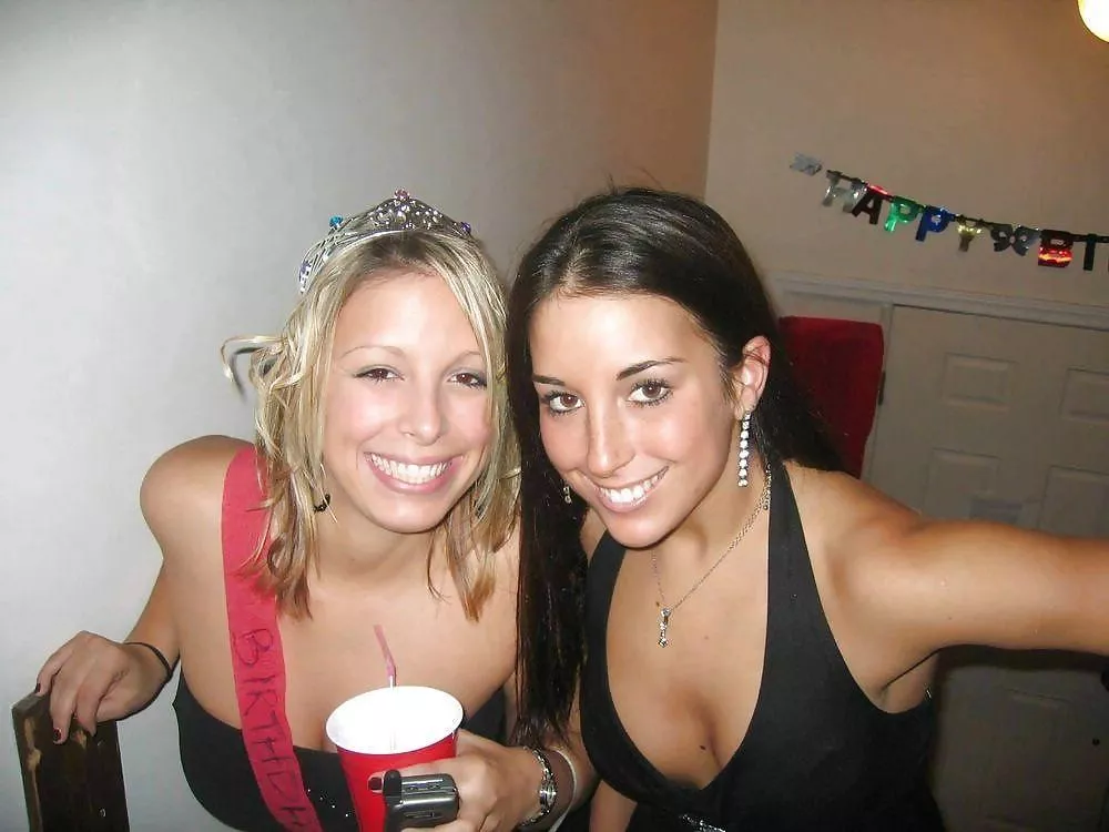 Blonde or brunette posted by Chaturbater1