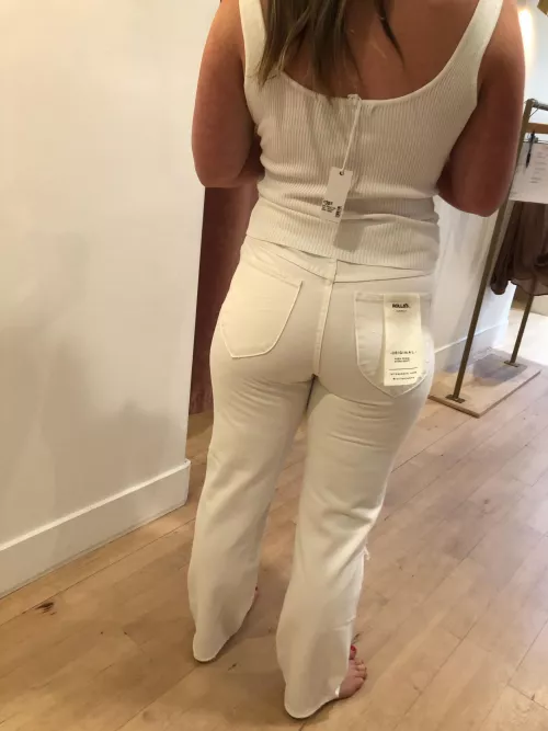 Blonde pawg. Sorority type to the front. Must verify and show face. Send a CLOTHED SAMPLE to secret chat on telegram only. Start clothed and undress them? Telegram vttnco by neverfamous31