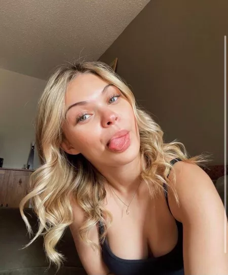 Blonde tongue by 88throwaway44