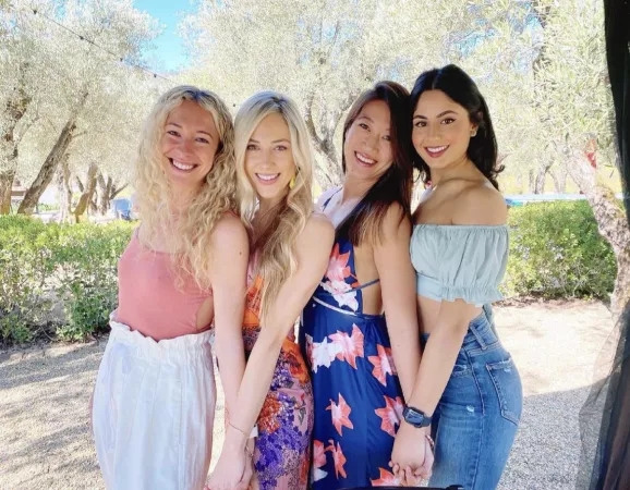 Blondes and brunettes by crunchbacca