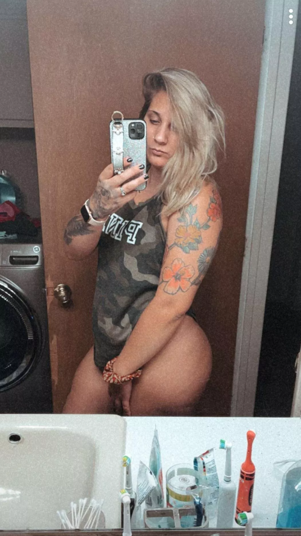 Blondes definitely do it better 😈 posted by theemomnextdoor