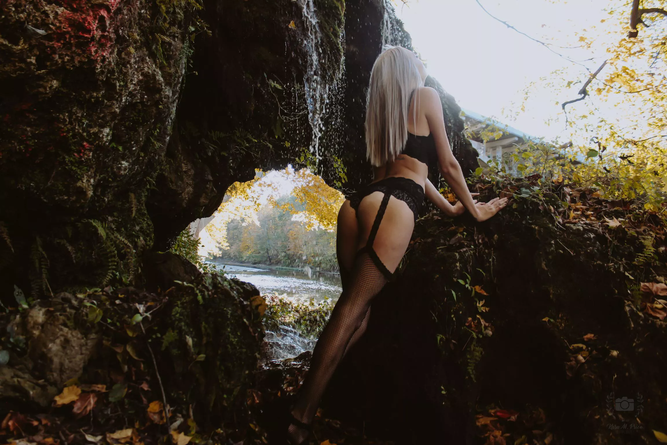 Blondes have more fun🍑😈 posted by tracy_kate