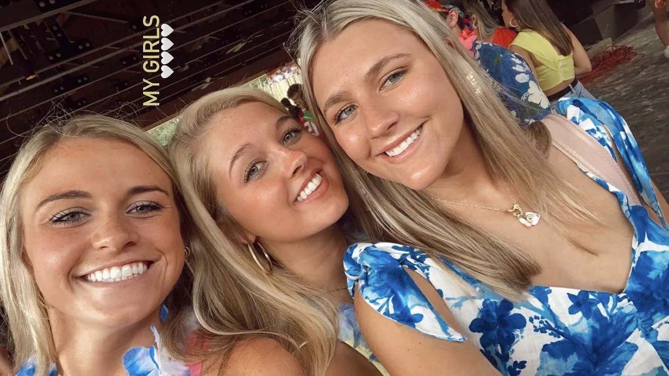 Blondes 😍 posted by Swimming_Confidence5