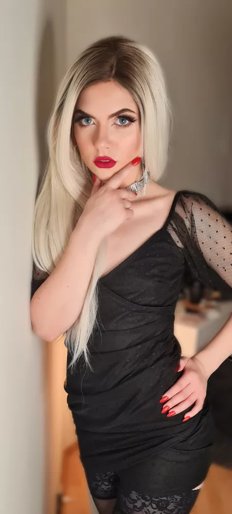 Blondie with red lips by [deleted]