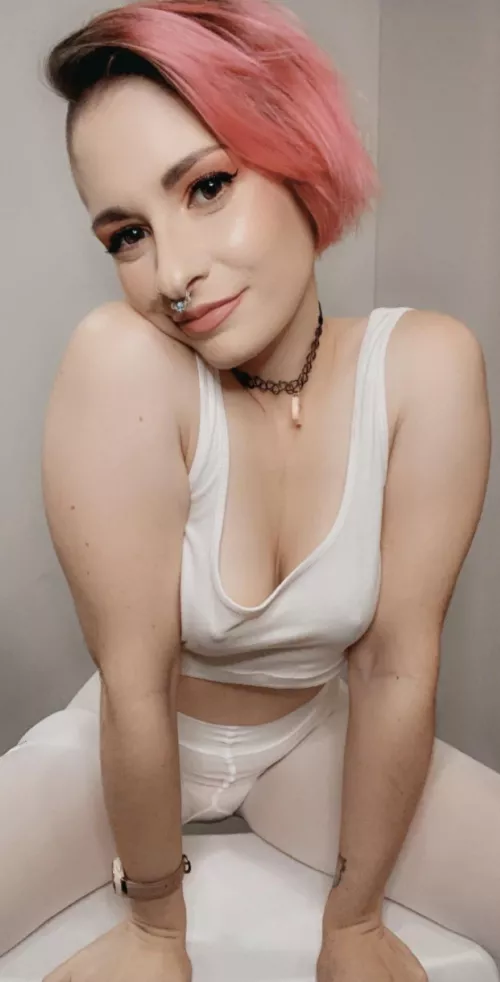 Blow a kiss if you like what you see [F] by RetroRanger17