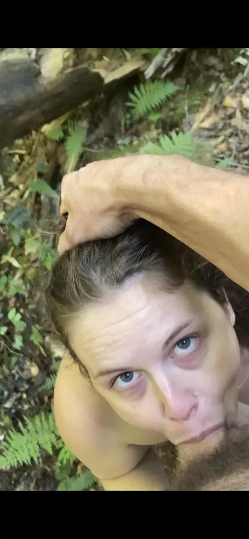 Blowjob in the woods 😇🌿 posted by harperhaux