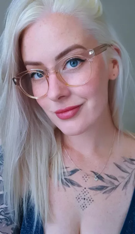 Blue eyed and all smiles. by deebee_27