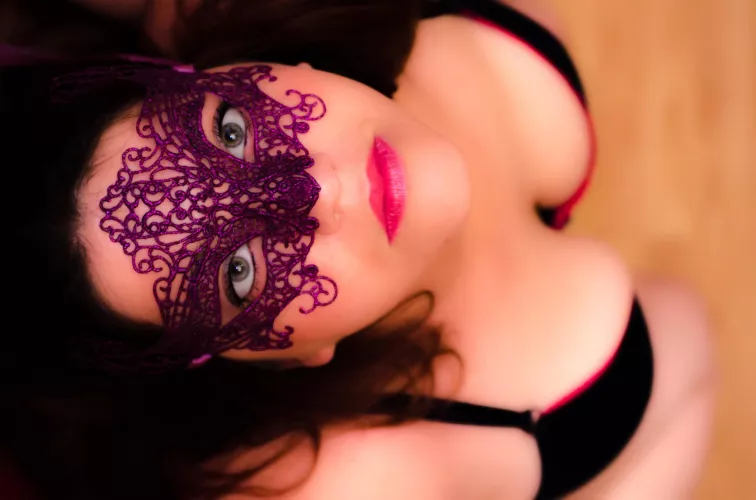 Blue eyes by plussize_giulia