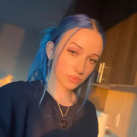 Blue haired hottie by kairu173