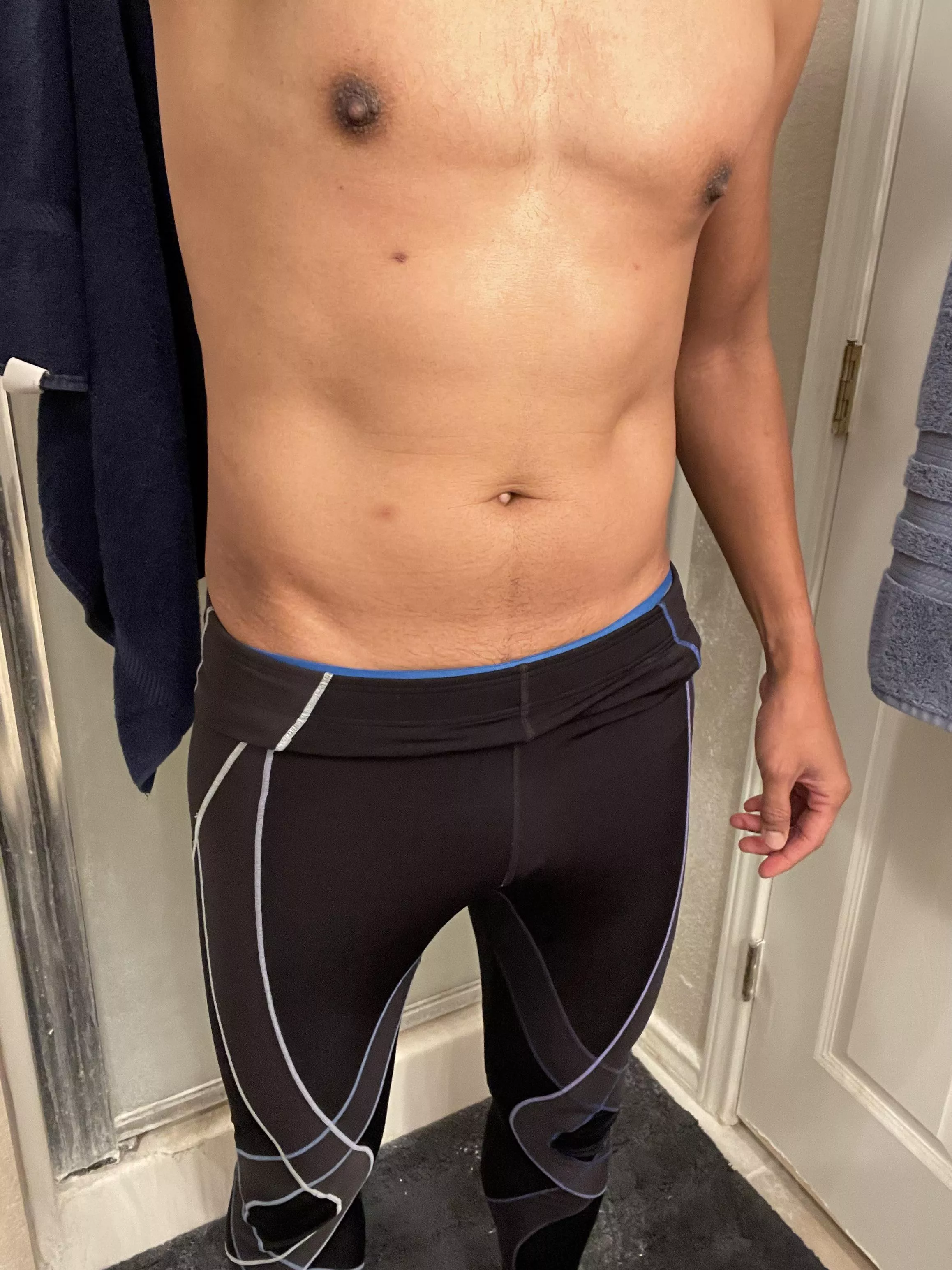 Blue jock and black tights for this morning’s half mary / hill repeats run posted by CoachTJTeam