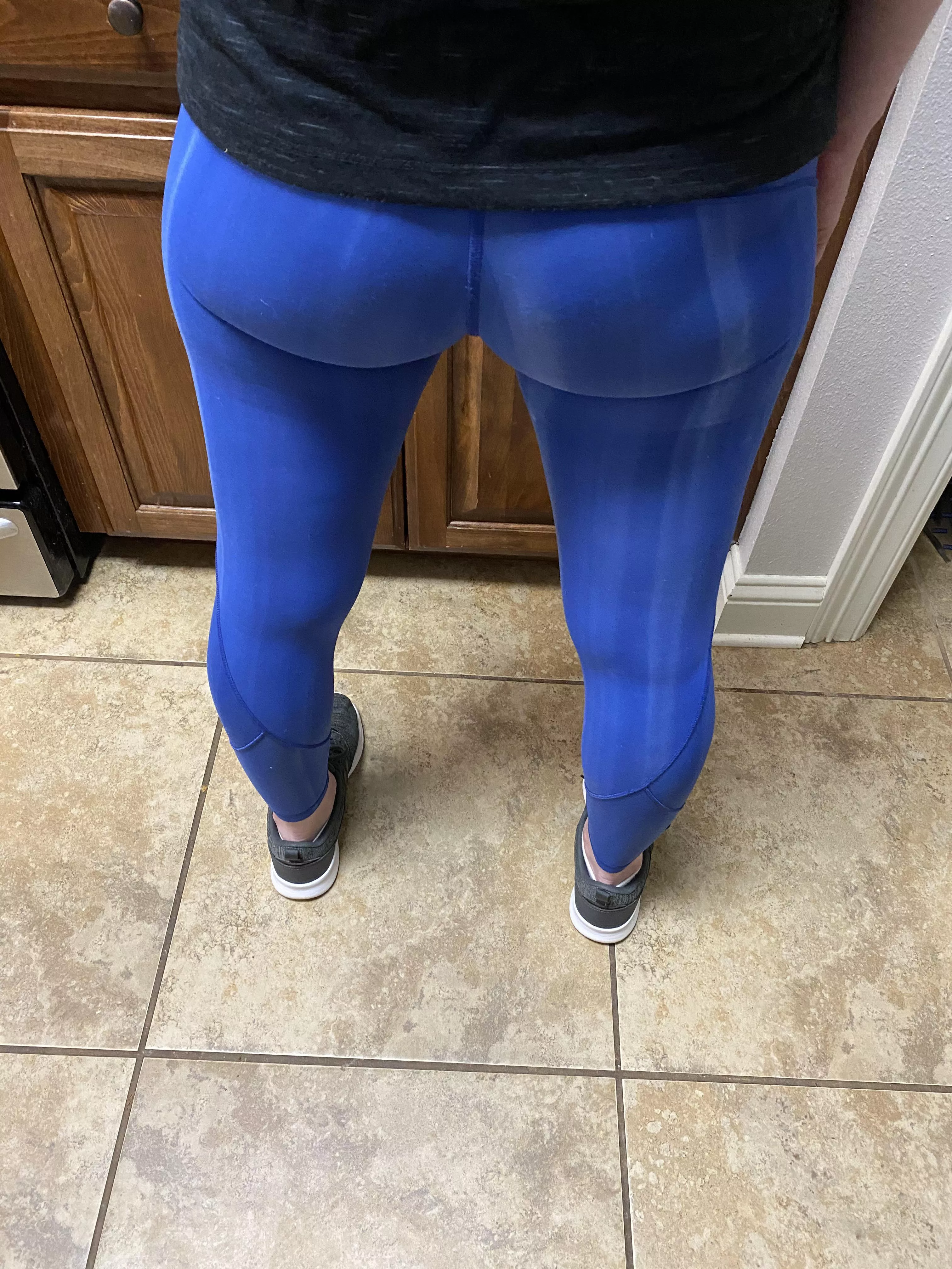 Blue leggings posted by slydog89