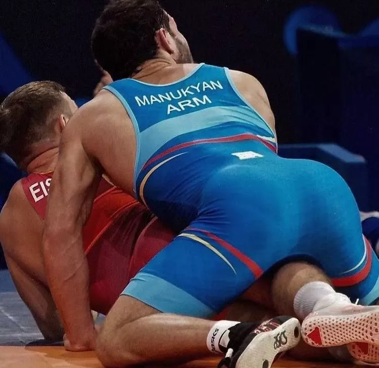 Blue on Red posted by Scooby-Dooby-Do