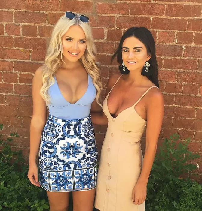 Blue or yellow posted by Chaturbater1