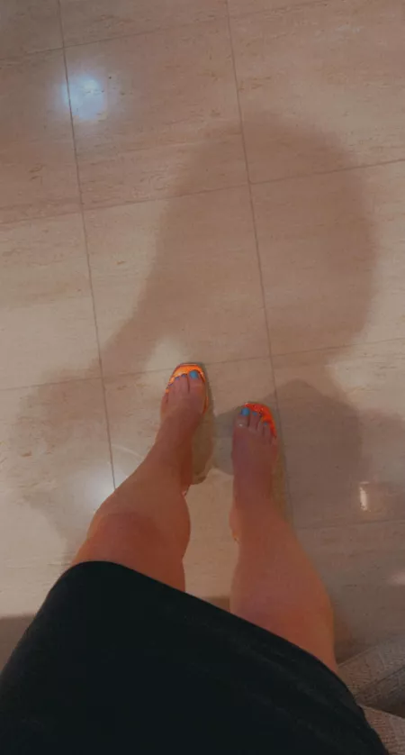 Blue toes by freckledgingerkitten