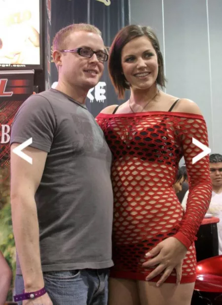 Bobbi and a fan.... by SpunkySpunkyAssGuy