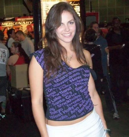 Bobbi and fans by SpunkySpunkyAssGuy