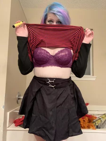 Body like an hourglass ⌛️ by Acrobatic_Mistake942