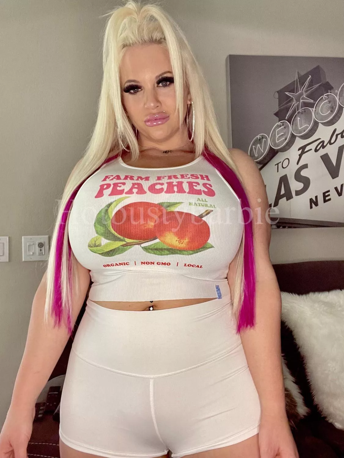 Bolted on lips and tits posted by Hotbustybarbiex