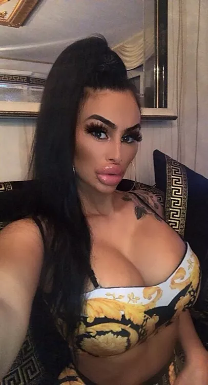 Bolted on Lips & Tits posted by gosterime