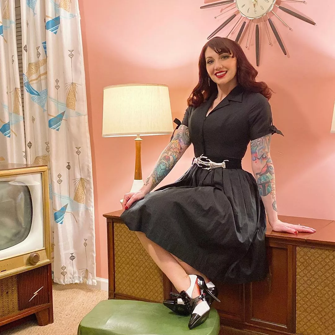 Bombshell in black posted by ProximaBee