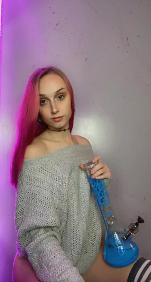 bong takes cuter pics than the rig by sophiesolame