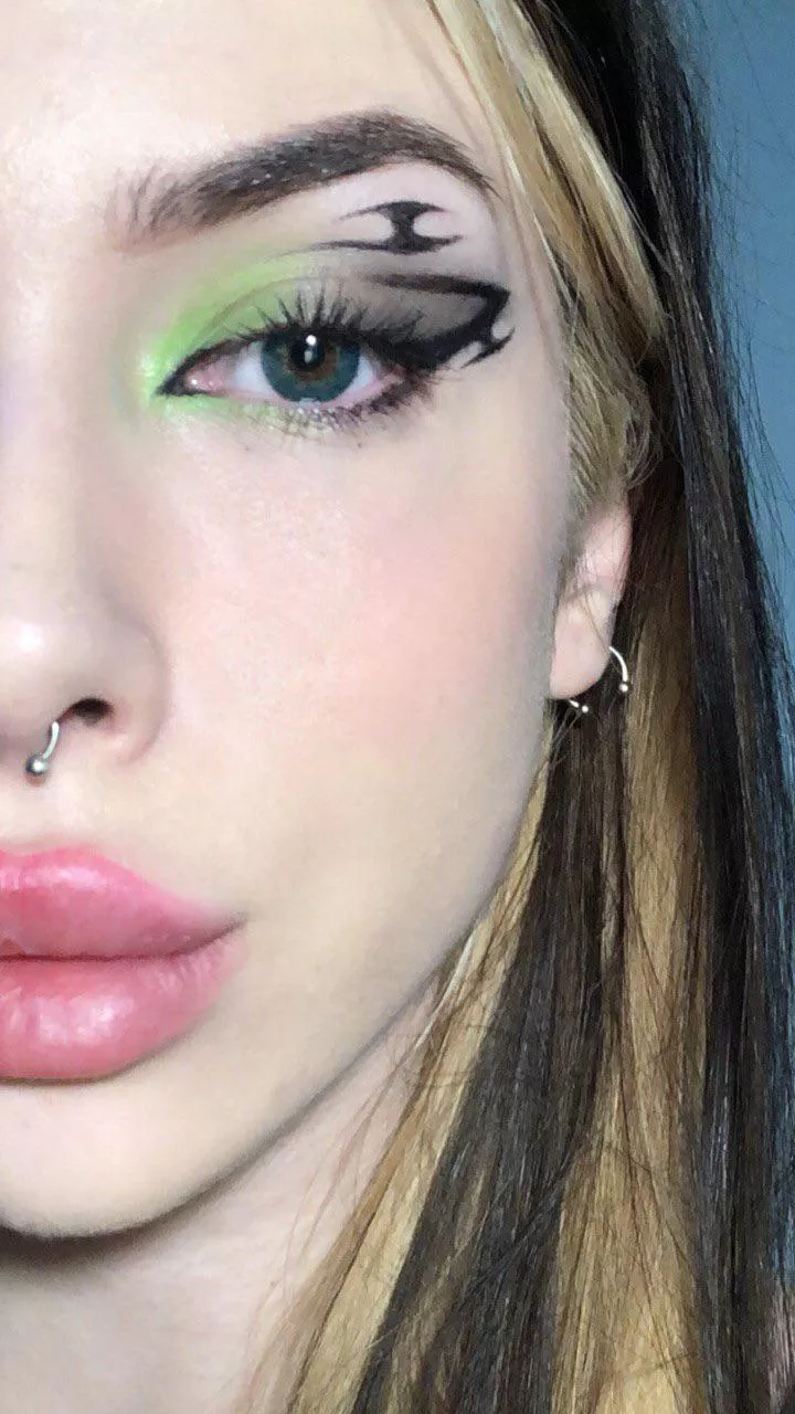 Bonjour💋 posted by Ziraell_a