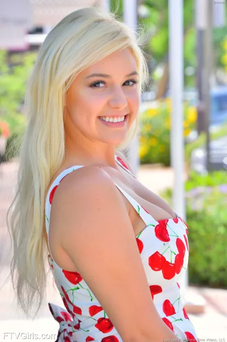 Bonnie Kinz by snipke