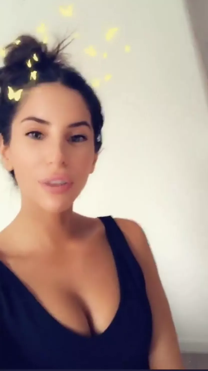 BOOB IMPLANTS BABE,LOOKS SO GOOD posted by bwwiskek2