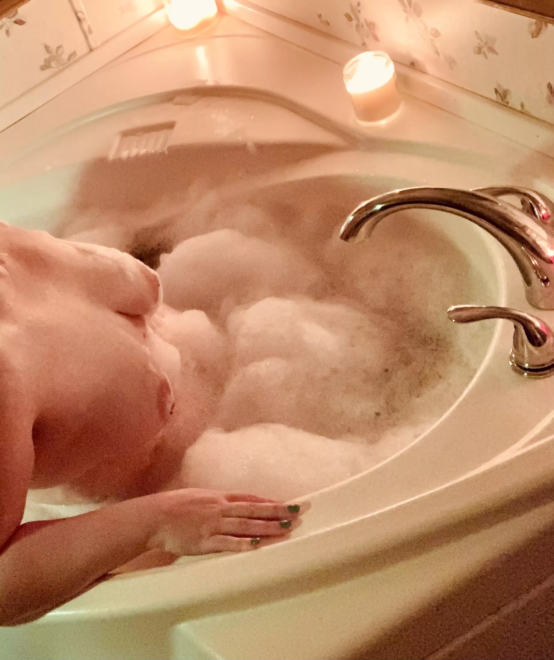 Boobies and bubbles ❤️ posted by Kindlenark