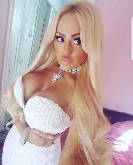 Boobtastic fit & classy hottie 😍 by LatexFetishist