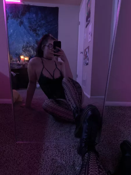 Boots are all shined up and ready to step on you betas. 😈🖤 by mistress-damiana