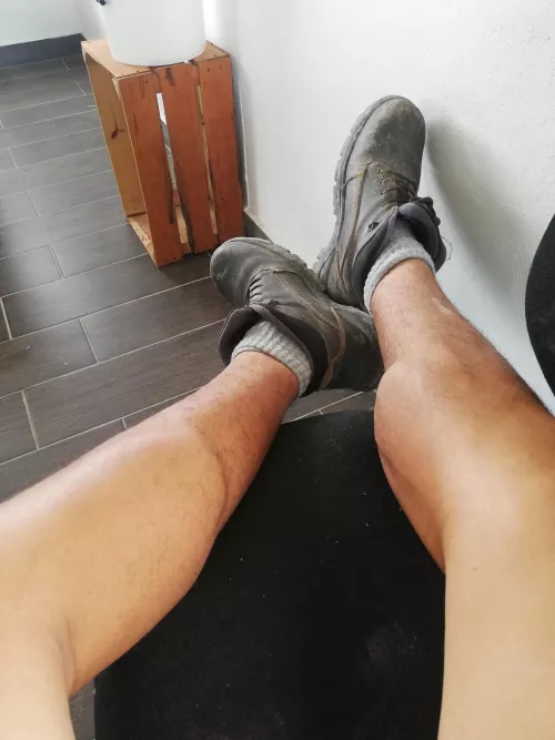 Boots or barefoot ? by MexicanKinkyGy