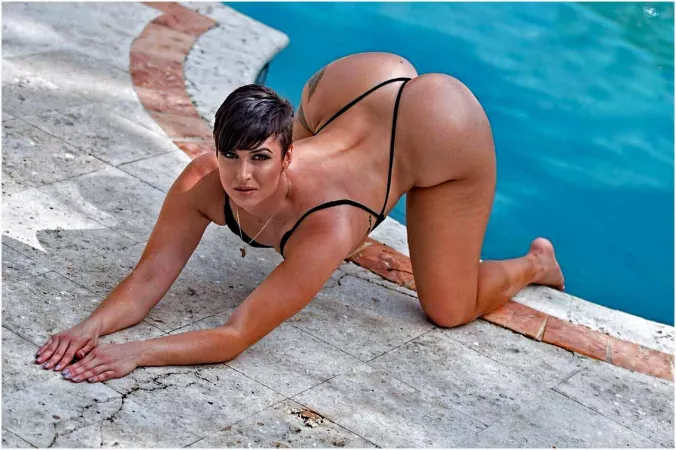 Booty😍 by nollano