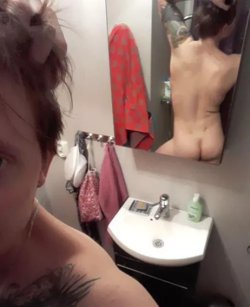 Booty 🍑 by throwitawaycutiepie