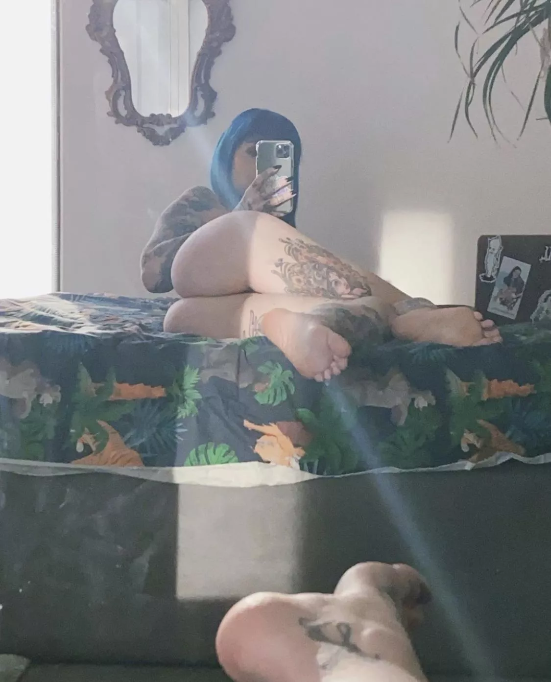 Booty cheeks posted by [deleted]