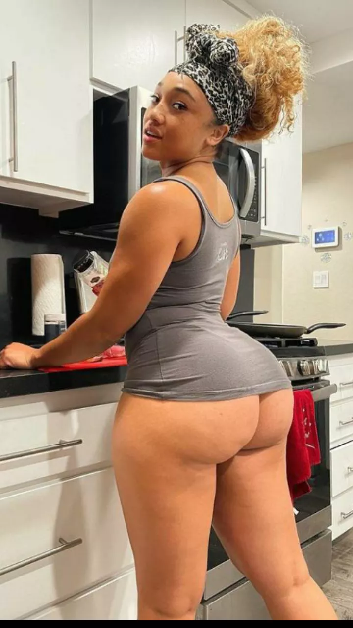 Booty got me like 😯🤤💕 posted by Ass-a-holic69